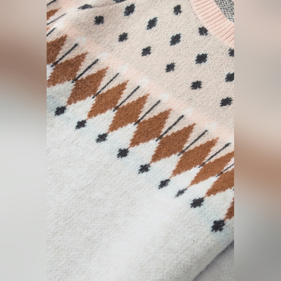 Geometric Contrast Round Neck Long Sleeve Sweater - Picture 10 of 14